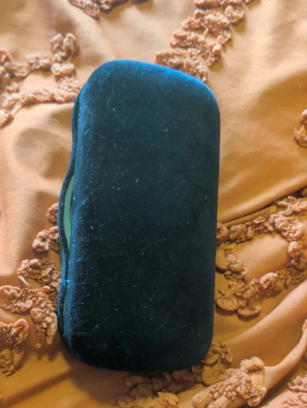 Gucci Black Velvet Eyewear Case with White Cleaning Cloth